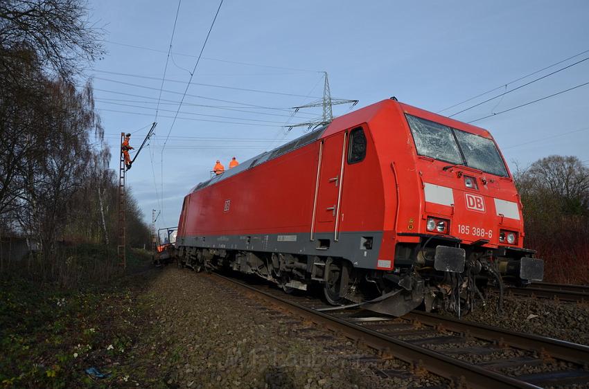 Schwerer VU Bus Zug Düsseldorf P040.JPG